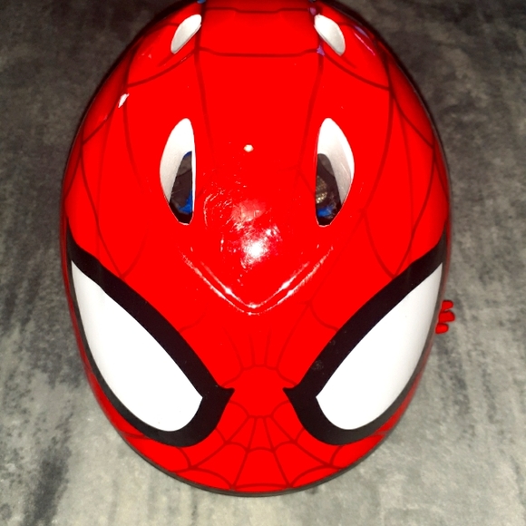 Spider man helmet - Picture 1 of 5